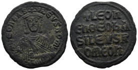 Leo VI the Wise (886-912 AD). Constantinople
AE Follis (28,1mm 6,2g)
Obv: + LЄOҺЬAS-ILЄVSROM. Crowned and draped bust facing, holding akakia
Rev: +...