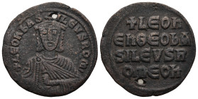 Leo VI the Wise (886-912 AD). Constantinople
AE Follis (26,2mm 6,65g)
Obv: + LЄOҺЬAS-ILЄVSROM. Crowned and draped bust facing, holding akakia
Rev: ...