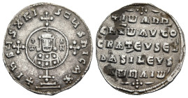 John I Zimisces (AD 969-976). Constantinople
AR Miliaresion (21,3mm 2,41g)
Obv: +IҺSЧS XRISTЧS ҺICA✷ Cross crosslet set upon globe above two steps; ...