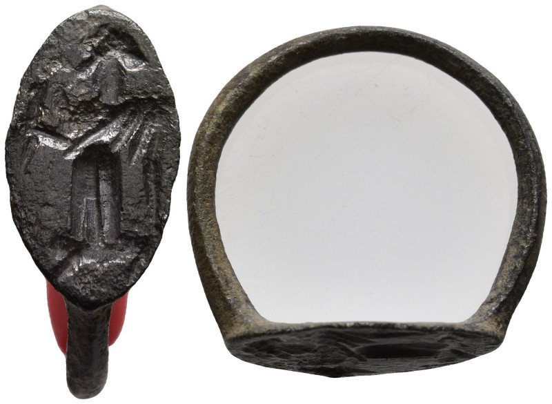 Ancient ring
Obv: Zeus (?) standing left, holding eagle
(1,54g 19,8mm diameter...