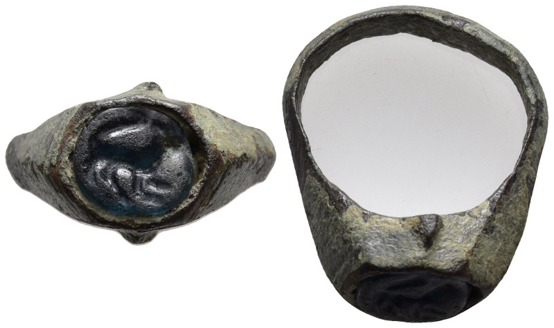 Ancient ring with gemstone
(7,2g 25,5mm diameter)
Obv: Lion standing right