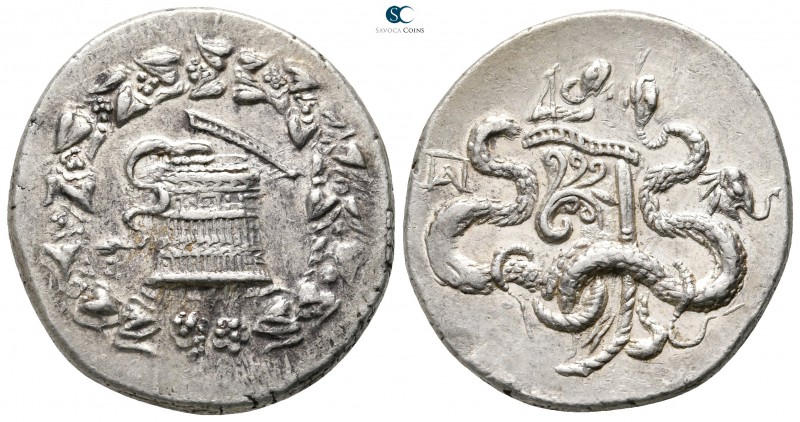 Phrygia. Apameia 150-140 BC. 
Cistophoric Tetradrachm AR

29 mm., 12,68 g.
...