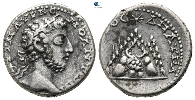 Cappadocia. Caesarea. Commodus AD 180-192. 
Drachm AR

18 mm., 4,35 g.

AYT...