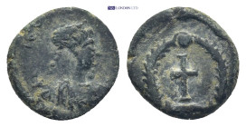 Theodosius II, 402-450. AE Nummus (10mm, 0,98 g),, 425/35. Obv: Bust of Theodosius II, pearl-diademed, draped, cuirassed, right. Rev. Cross within a w...