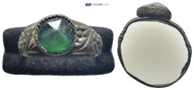 Silver ring with green stone. (15mm, 2.35 g)