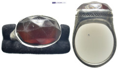 Silver ring with red stone. (6.5 Gr. 16mm.) SOLD AS SEEN, NO RETURN!