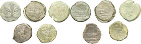 RÉPUBLIQUE ROMAINE - ROMAN REPUBLIC
Lot. Lot de 5 monnaies.
RRC.61/2, 178/1, 195/1, 341/4a, 355/1 ; Bronze
B à TB.
Anonymes, as à la Victoire 211-208 ...