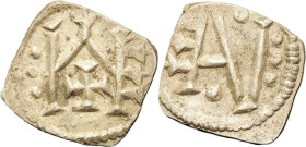 FRANCE / MÉROVINGIENS - FRANCE / MEROVINGIAN
Poitou, Melle. Denier ND, Melle.
MEC.I.- - B.cf.2885-2888 - Prou cf.2839 ; Argent - 1,15 g - 13,5 mm - 11...