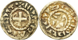 FRANCE / FÉODALES - FRANCE / FEUDAL
Nevers (Comté de). Obole immobilisée au type de Louis IV ND, Nevers.
Dy.752 ; Argent - 0,42 g - 16 mm - 5 h
TTB....