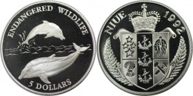 Weltmünzen und Medaillen, Niue. Endanggered Wildlife - Delphin. 5 Dollars 1992, Silber. 0.16 OZ. KM 80. Polierte Platte