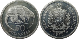 Weltmünzen und Medaillen, Venezuela. Gürteltier. 50 Bolivares 1975, Silber. 1.04 OZ. KM 47. Stempelglanz. Patina. Fingerabdrücke. Kl.Flecken.