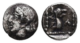 Ionia, Phokaia. AR Hemiobol, 0.37 g 7.58 mm. 420-380 BC.
Obv: Head of Apollo left 
Rev: Head of griffin right; ivy-leaf to right; within linear square...