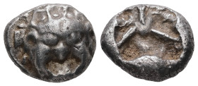 Mysia, Parion. AR Drachm, 4.02 g. – 14.47 mm. 5th century BC.
Obv.: Facing gorgoneion with protruding tongue.
Rev.: Disorganized linear pattern within...