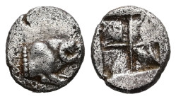 Troas, Kebren. AR, Hemiobol. 0.48 g. - 8.40 mm. 5th century BC.
Obv.: KEBPENI. Forepart of ram right.
Rev.: Quadripartite incuse square.
Ref.: SNG Ash...