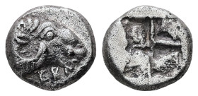 Troas, Kebren. AR, Diobol. 1.04 g. - 9.32 mm. 5th century BC.
Obv.: KEBREN, Head of ram right.
Rev.: Quadripartite incuse square.
Ref.: SNG Arikantürk...