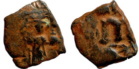 Constans II (641-668) Follis. Obverse: Imperial figure holding cross and globus Reverse: m and inscription
22mm 3,67g0