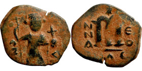 Constans II (641-668) Follis. Obverse: Imperial figure holding cross and globus Reverse: m and inscription
19mm 3,09g0