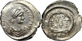 Justinian I (527-565) AR Siliqua. Obverse: DN IVSTINI-ANVS PP AG, pearl diademed, draped and cuirassed bust right Reverse: VOT/ MVLT /HTI, within wrea...