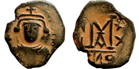 Constans II (641-668) Follis. Obverse: Imperial figure holding cross and globus Reverse: m and inscription
21mm 3,36g

Artificial sand patina