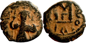 Constans II (641-668) Follis. Obverse: Imperial figure holding cross and globus Reverse: m and inscription
19mm 3,47g

Artificial sand patina