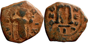 Constans II (641-668) Follis. Obverse: Imperial figure holding cross and globus Reverse: m and inscription
20mm 4,27g0