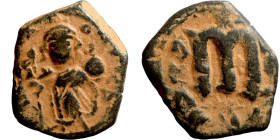 Constans II (641-668) Follis. Obverse: Imperial figure holding cross and globus Reverse: m and inscription
21mm 4,49g

Artificial sand patina