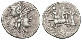 REPÚBLICA ROMANA. TULLIA. M. Tullius. Denario. Roma (120 a.C.). A/ Cabeza de Roma a der., detrás ROMA. R/ Victoria en cuadriga a der., debajo X, en ex...