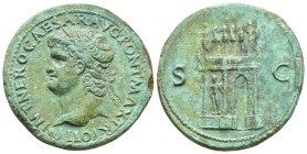 IMPERIO ROMANO. NERÓN. Lugdunum. Sestercio (62-68 d.C.). A/ Cabeza laureada a izq.; IMP NERO CAESAR AVG PONT MAX TR POT P P. R/ Arco triunfal rematado...