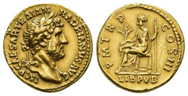 IMPERIO ROMANO. ADRIANO. Roma. Áureo (120-121). A/ Cabeza laureada y drapeada al hombro a der.; IMP CAESAR TRAIAN HADRIANVS AVG. R/ Libertas sentada a...