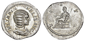 IMPERIO ROMANO. JULIA DOMNA (bajo Caracalla). Roma. Denario (211-217). A/ Busto drapeado a der.; IVLIA PIA FELIX AVG. R/ Vesta sentada a izq. con páte...