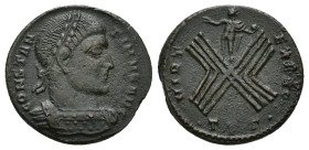 IMPERIO ROMANO. CONSTANTINO I. Thesalonica. Follis (319). A/ Busto laureado y acorazado a der.; CONSTANTINVS AVG. R/ Plano esquemático de campamento, ...