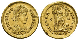 IMPERIO ROMANO. TEODOSIO I. Sirmium. Sólido (393-395). A/ Busto diademado de perlas, drapeado y acorazado a der.; D N THEODOSIVS P F AVG. R/ El empera...