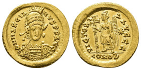 IMPERIO ROMANO. MARCIANO. Constantinopolis. Sólido (450-457). A/ Busto frontal con casco, coraza, lanza y escudo; D N MARCIANVS P F AVG. R/ Victoria a...