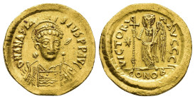 IMPERIO BIZANTINO. ANASTASIO. Sólido. Constantinopolis. A/ Busto frontal con casco, coraza, lanza y escudo; DN ANASTASIVS P P AVG R/ Victoria a izq. c...