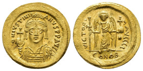 IMPERIO BIZANTINO. JUSTINIANO I. Sólido. Constantinopolis. A/ Busto frontal con globo crucífero y escudo. R/ Ángel frontal con gran cruz y globo crucí...