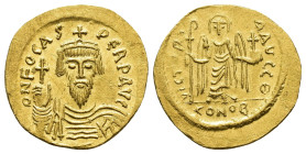IMPERIO BIZANTINO. FOCAS. Sólido. Constantinopolis. A/ Busto frontal con corona y globo crucífero. R/ Ángel frontal con bastón rematado en crismón y g...