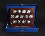 JUAN CARLOS I. III Serie Iberoamericana. Danzas y trajes típicos. 1997. FNMT. Total 13 piezas: 12 monedas de distintos países y 1 medalla. AR 27 g cad...