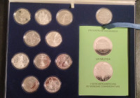 JUAN CARLOS I. V Serie Iberoamericana. La náutica. 2002. FNMT. Total 11 piezas: 10 monedas de distintos países y 1 medalla. AR 27 g cada una. En su es...