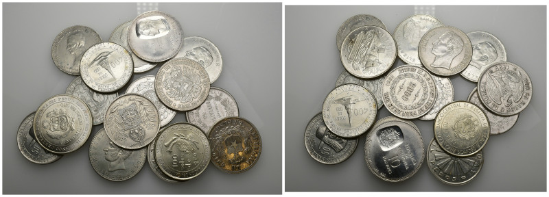 MONEDA EXTRANJERA. Lote de 16 monedas tamaño duro de varios países de Iberoaméri...