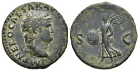 IMPERIO ROMANO. NERÓN. As. Lugdunum (62-68 d.C.). A/ Cabeza laureada a der.; IMP NERO CAESAR AVG (…). R/ Victoria a izq. con escudo con S P Q R., S-C....