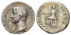 IMPERIO ROMANO. ADRIANO. Denario. Roma (129-130). A/ Cabeza a izq. drapeada al hombro; HADRIANVS AVGVSTVS. R/ Iustitia sentada a izq. con pátera y cor...