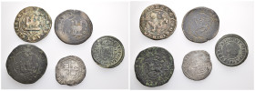 REYES CATÓLICOS. Lote de 5 piezas: 3 de 4 mrs., 1 real de Felipe III y 16 mrs. 1661, Segovia. BC/MBC-.
