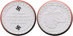 Medaillen und Abzeichen. 
Porzellanmedaille 1939 auf den Polenfeldzug, Meissen, weiß, mit hellbraunem Rand und schwarzen Hakenkreuzen. Scheuch&nbsp;1...
