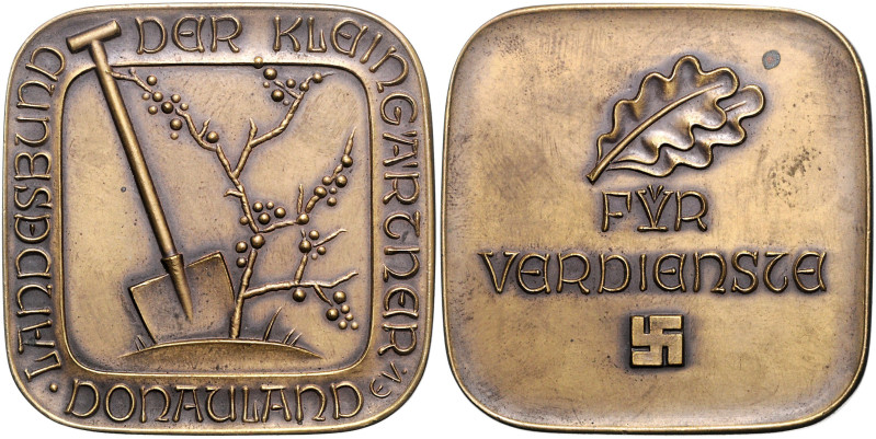 Medaillen und Abzeichen. 
Bronzeplakette o.J. 'Für Verdienste' des Landesbundes...