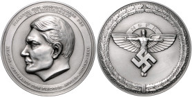 Medaillen und Abzeichen. 
Versilberte Bronzemedaille 1941 (v. Deschler & Sohn) des Reichs-Wettkampfes der Flieger-Hitler-Jugend, Kopf von Hermann Gör...