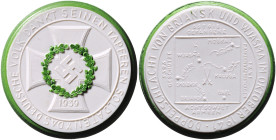 Medaillen und Abzeichen. 
Porzellanmedaille 1941 Doppelschlacht vom Brjansk und Wjasna, Meissen, weiß, mit grünem Rand u. Eichenlaub. Scheuch&nbsp;18...