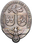 Medaillen und Abzeichen. 
Ansteckabzeichen auf die 10-jährige Wiederkehr des Gautages Berlin, aus versilbertem Kupferblech. 34,3x45,4mm, mit Nadel 4,...