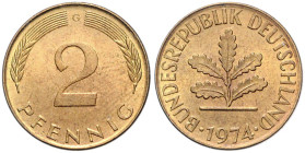 BRD. 
2 Pfennig 1974 G Prägung auf Messing (statt Kupfer) plattiertem Schrötling. Jaeger&nbsp;zu&nbsp;381a. sehr seltene Fehlprägung 2,90&nbsp;g. . ...