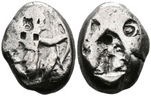 Persia, Achaemenid Kings AR Siglos. Time of Artaxerxes II - Artaxerxes III AR Siglos. Sardes, circa 375-340 BC. Persian king or hero in kneeling-runni...