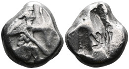 Achaemenid Kings of Persia, time of Xerxes II - Artaxerxes II AR Siglos. Sardes, circa 420-375 BC. Persian king in kneeling-running stance right, hold...